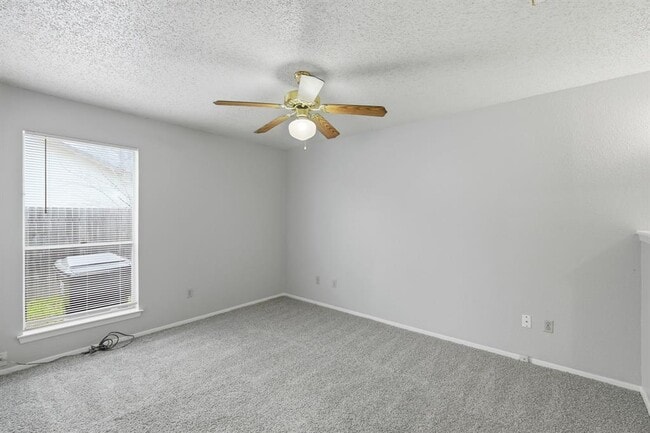 Building Photo - 2131 Andover Dr