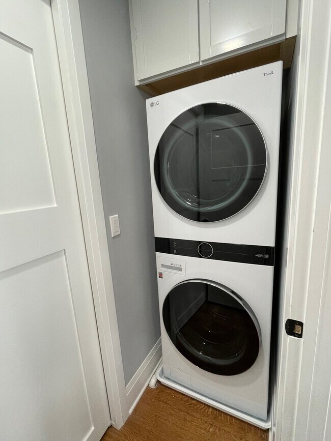 Building Photo - 433 Wisconsin Ave