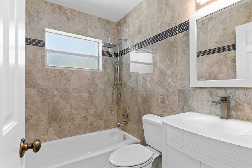 Building Photo - 2996 Cardinal Dr