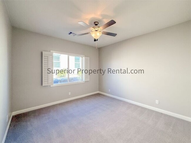 Building Photo - Gorgeous 3 bed, 3.5 bath 3 car garage home with views