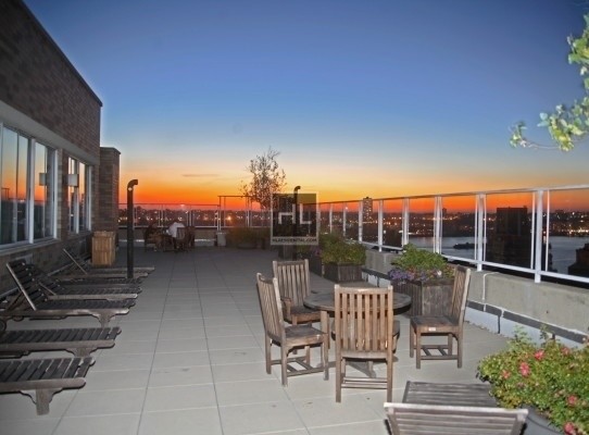 Primary Photo - No Fee The Pinnacle of Upper West Side Liv...