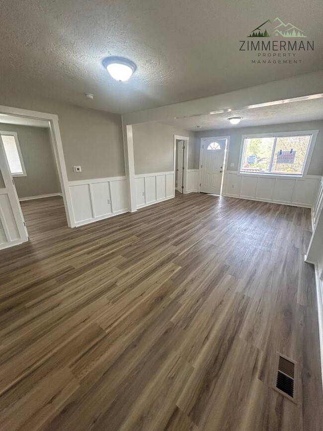 Building Photo - 3-Bedroom, 2-Bath for Rent- Ideal Campus H...