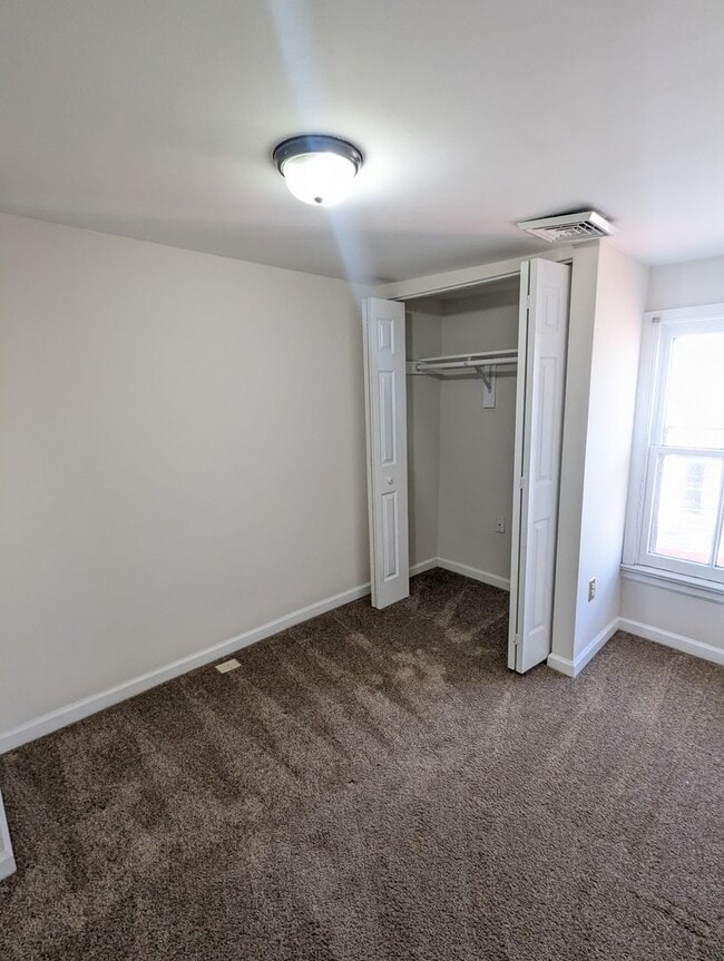 Building Photo - Charming two level row house in downtown Frederick available now!