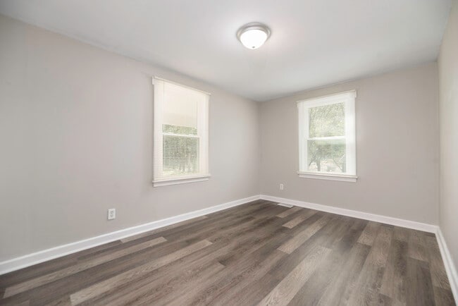 Building Photo - 210 Balfour Dr
