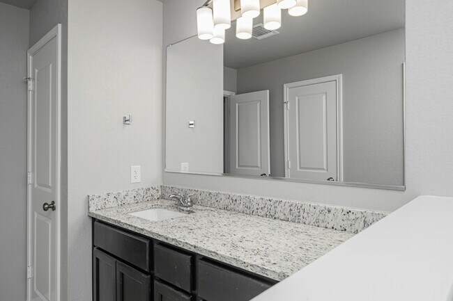 Building Photo - 536 Fallbrook Dr