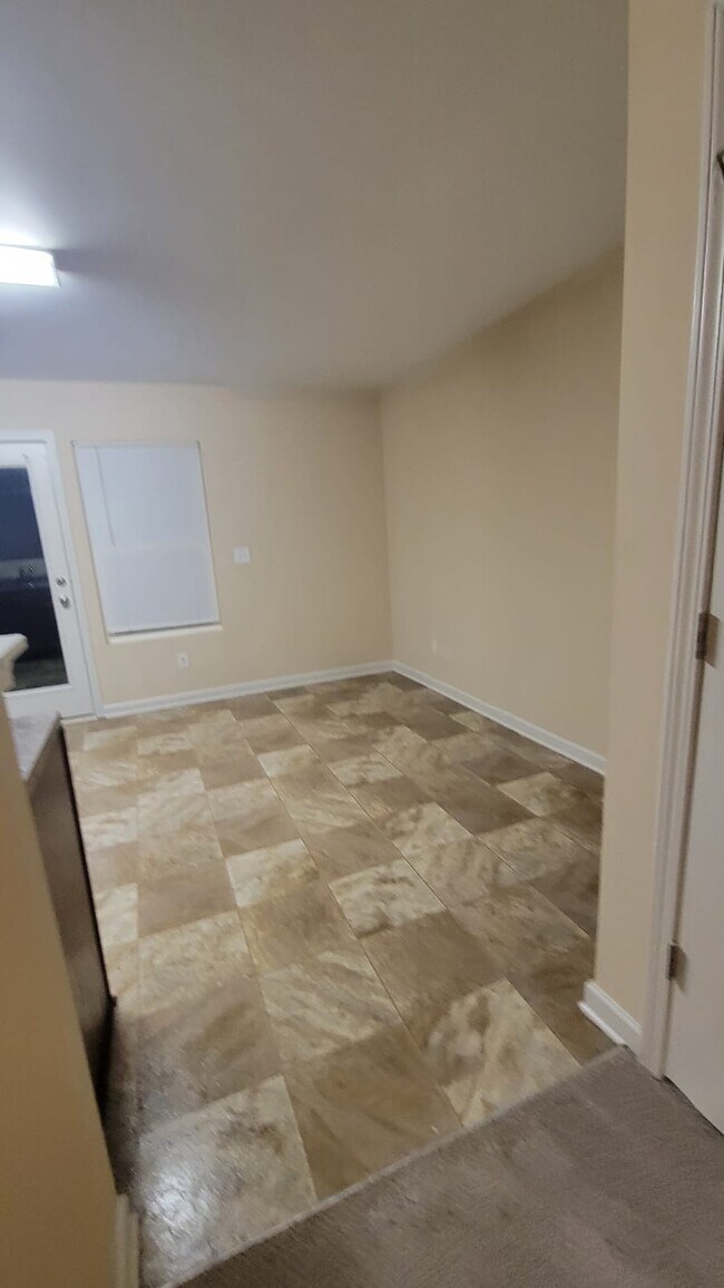 Building Photo - 2545 Piering Dr