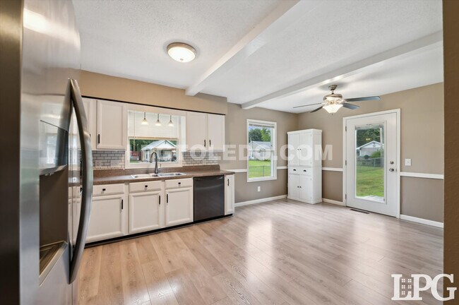 Building Photo - 7044 Springfield Dr