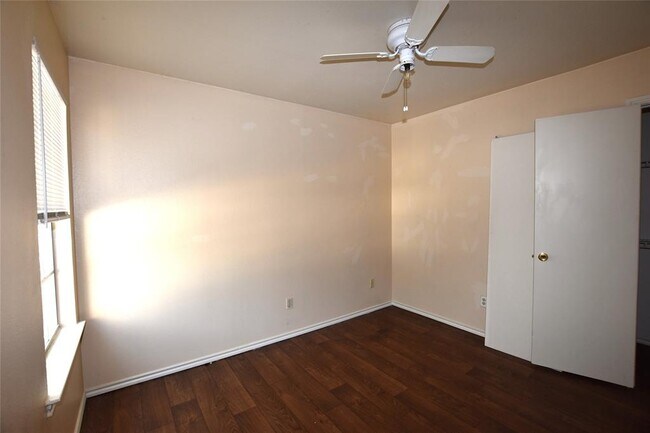 Building Photo - 904 Sagewood Trail