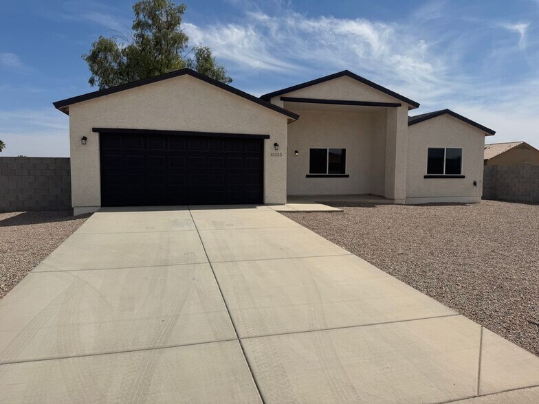 Primary Photo - 15235 S Country Club Dr