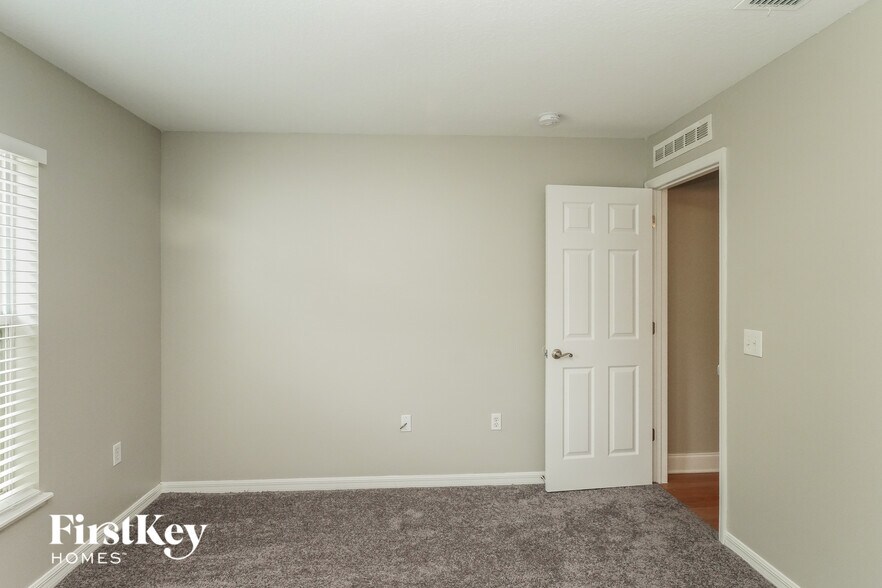 Building Photo - 2079 Hayfield Way
