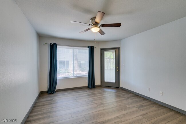 Building Photo - 3168 Tarpon Dr