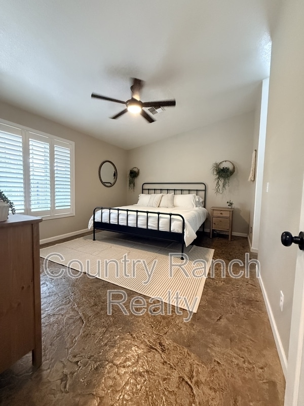 Building Photo - 2134 Desert Palms Dr