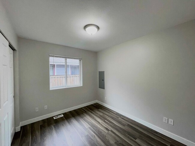 Building Photo - Newly Renovated 3 Bedroom Kent home