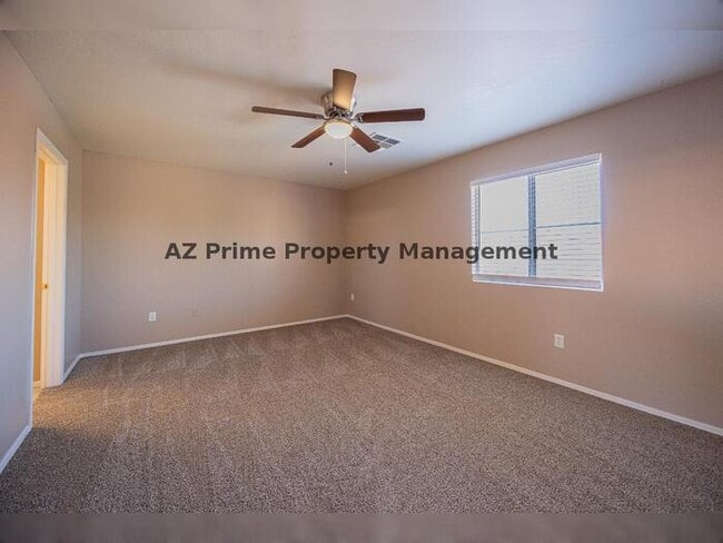 Building Photo - 670 E Mariposa Pl