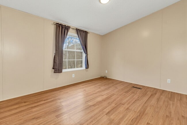 Building Photo - 9 Harwood Cemetary Rd