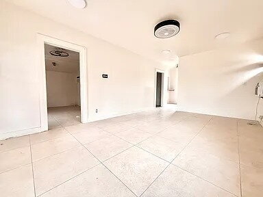 Building Photo - Updated home