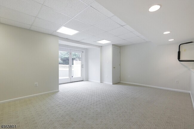 Building Photo - 240 Patriot Hill Dr