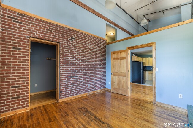 Building Photo - 325 Myrtle Ave