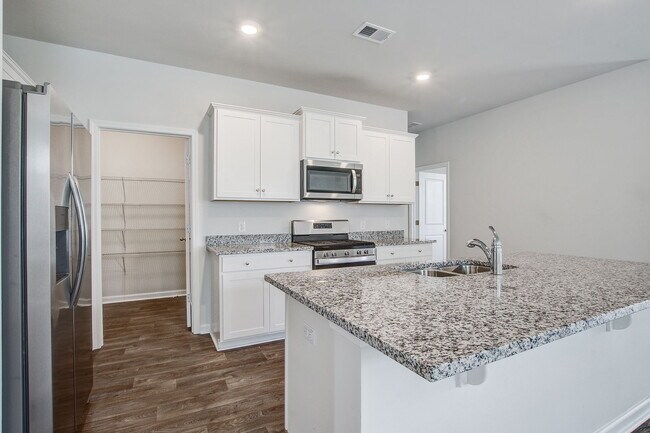 Building Photo - 104 Sunray Ln