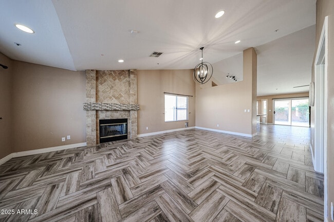 Building Photo - 8963 E Floriade Dr