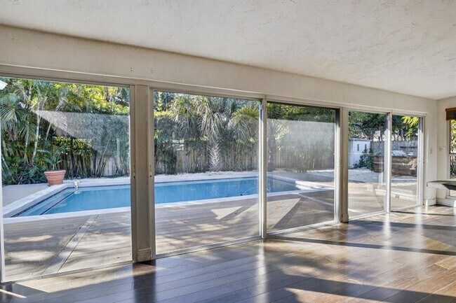 Building Photo - 2740 NE 34th St