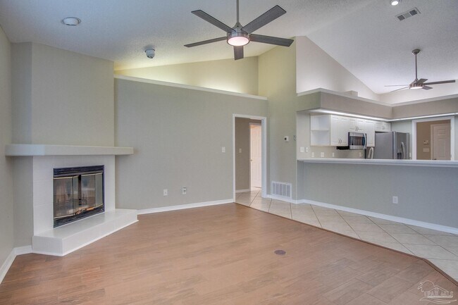 Building Photo - 2042 Hamilton Crossing Dr