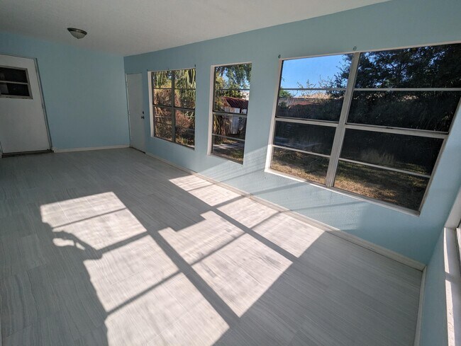 Building Photo - 2443 Mercury Dr