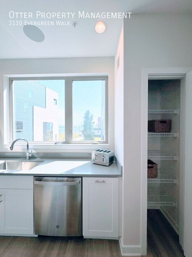 Building Photo - 3110 Evergreen Walk