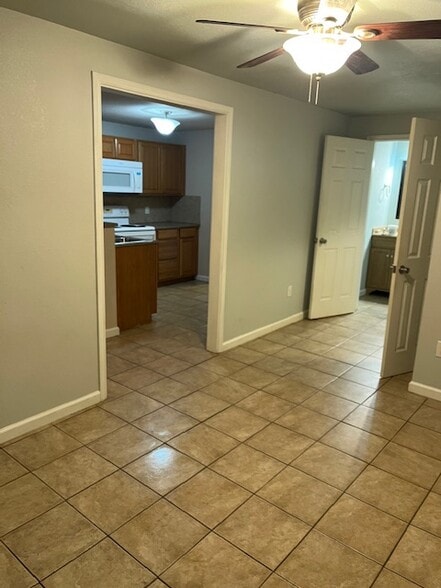 Building Photo - 710 E North 11th St