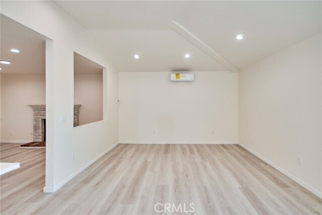 Building Photo - 865 Featherwood Dr