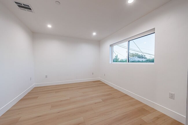 Building Photo - 1658 S. Hayworth