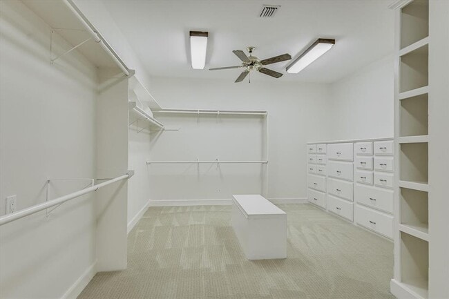 Building Photo - 4000 Belmont Park Dr