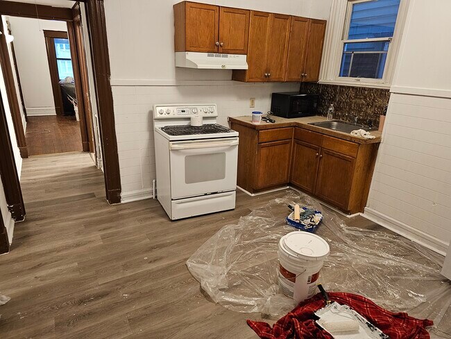 Building Photo - 147 Western Ave