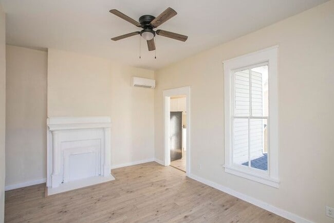 Building Photo - $400 Off First Month when signed by Dec 31st! 1/1 Bed Bath Downtown! Unit 2W
