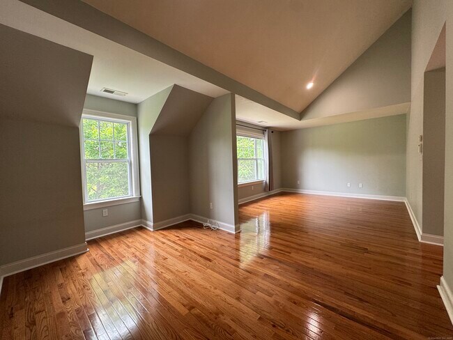 Building Photo - 14 Park Pl Cir