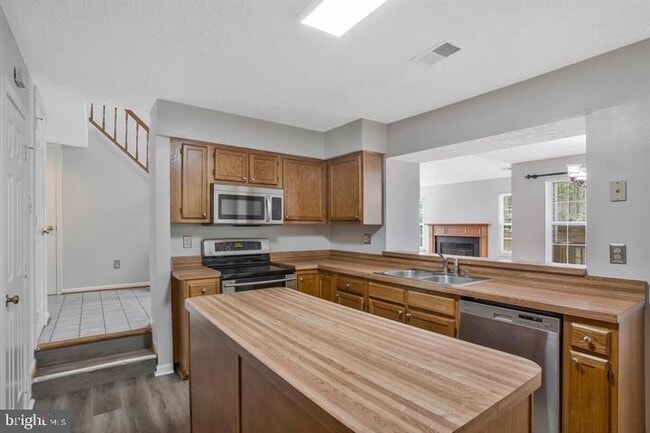 Building Photo - 4325 Lord Fairfax Ct