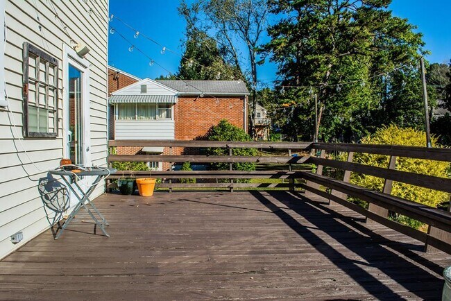 Building Photo - 617 Gales Ave