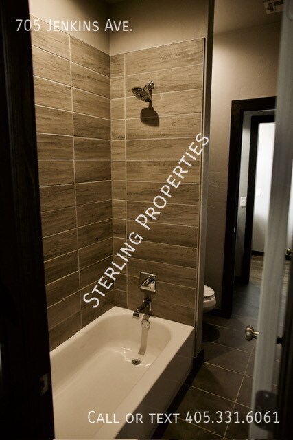 Building Photo - 705 S Jenkins Ave