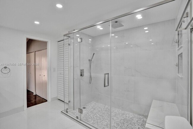 Building Photo - 10102 SW 77th Ct