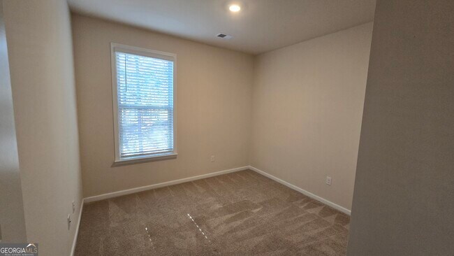 Building Photo - 13106 Vista Dr SE