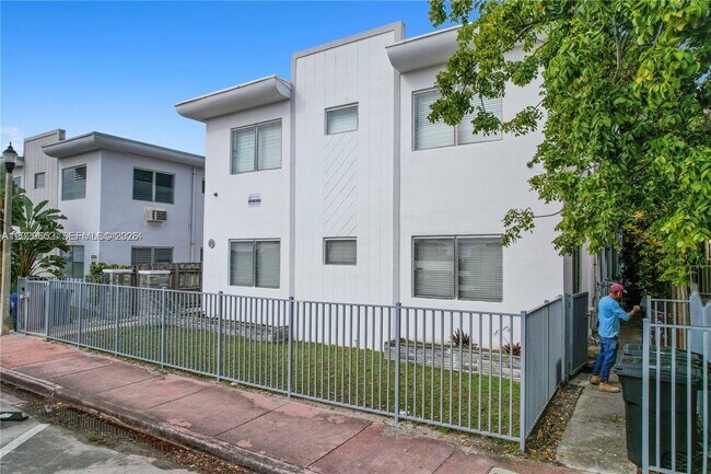 Building Photo - 855 80th St