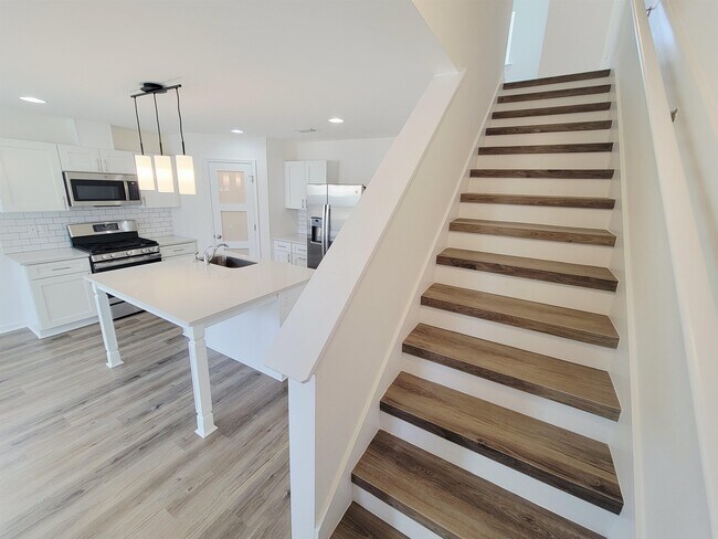 Building Photo - 1367 Landon Hills Dr
