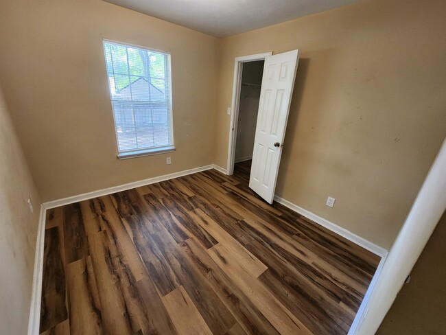 Building Photo - 2131 Wesley Ct