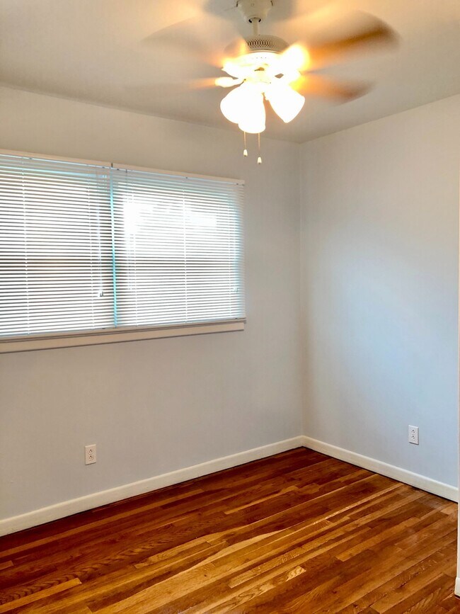 Building Photo - 3 Bed 1 Bath