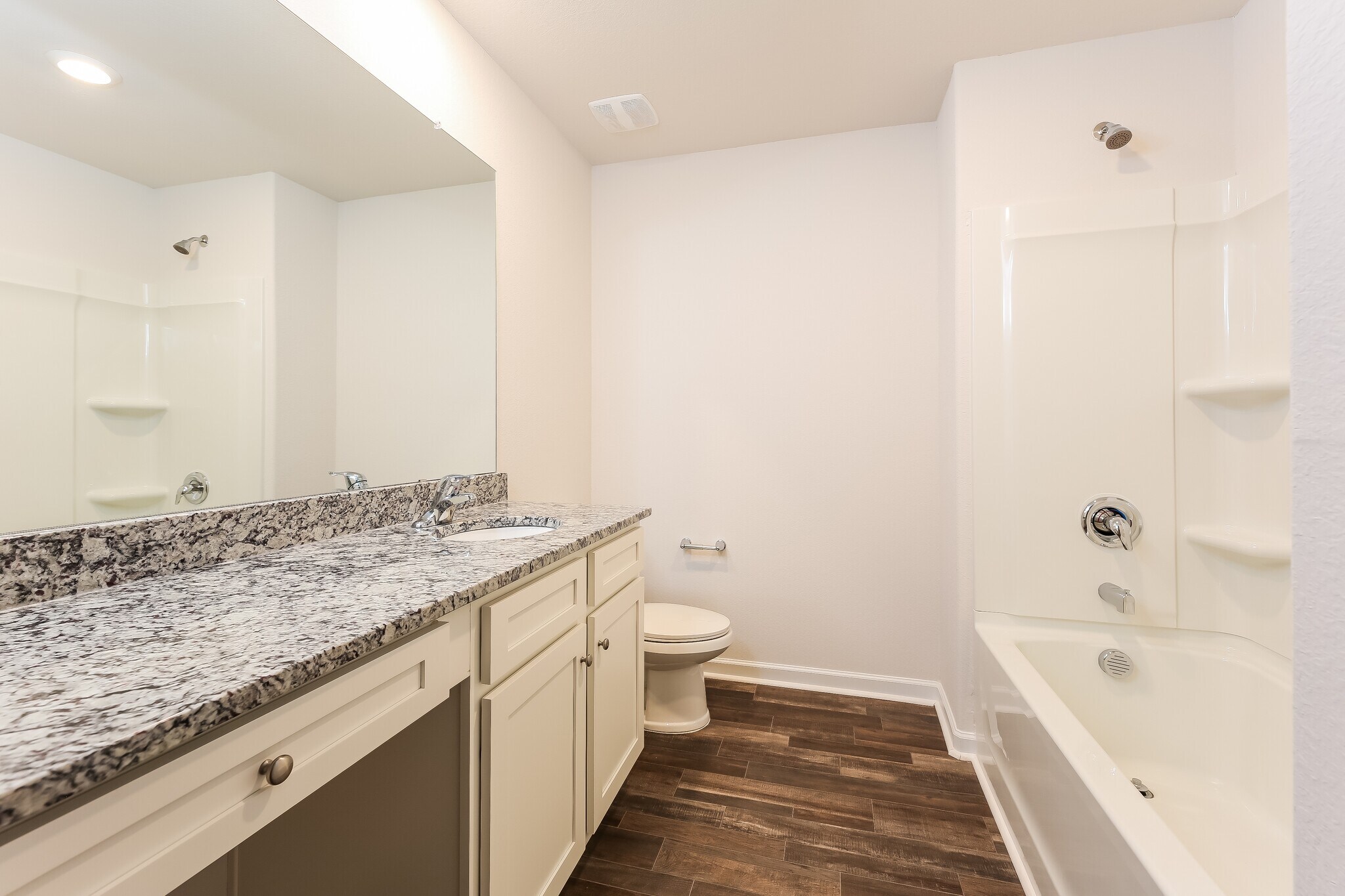 Building Photo - 2207 Southlea Dr