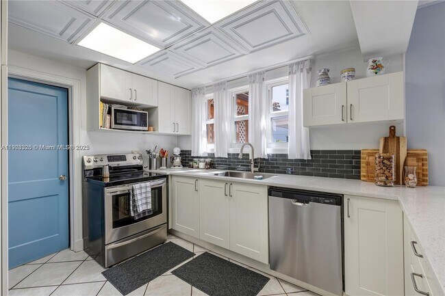 Building Photo - 431 Tamiami Blvd