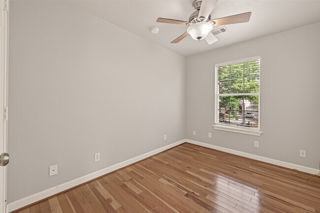 Building Photo - 2405 Southgate Blvd