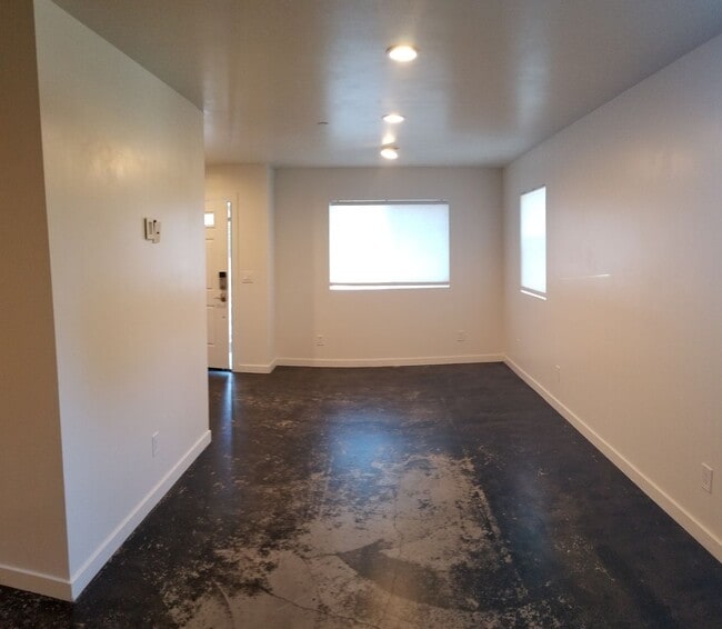 Building Photo - 5 bed 6 bath across street from Cal Poly c...