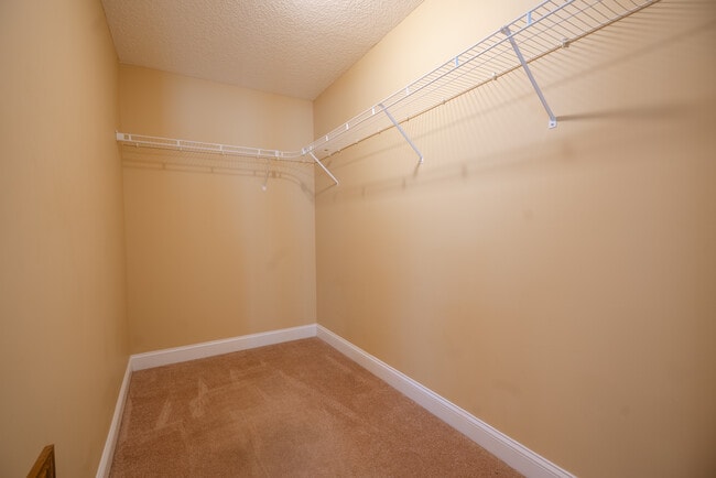 Building Photo - 59 Forest St NE