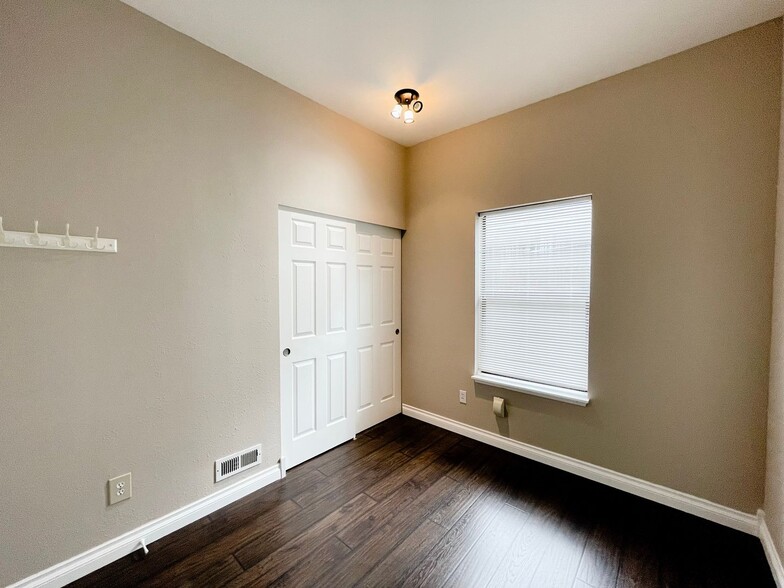 Building Photo - Cherokee Bay Rambler